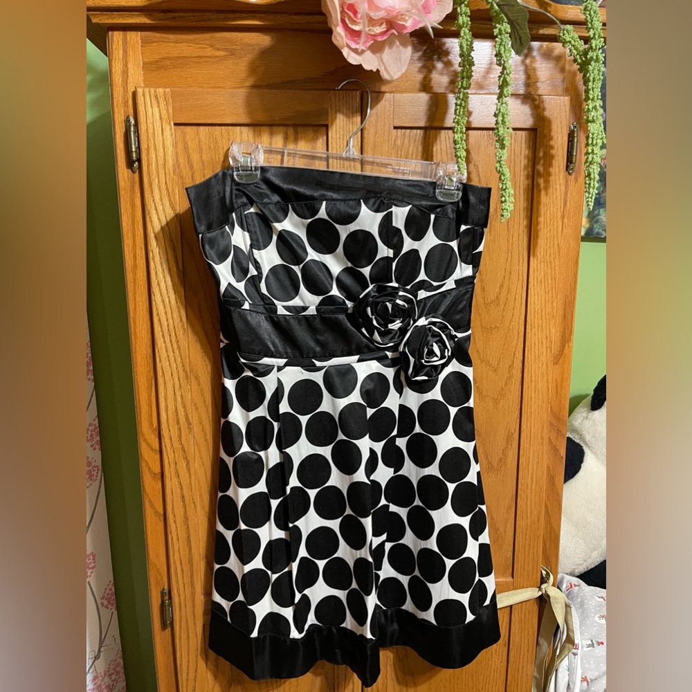 Strapless, black and white dress